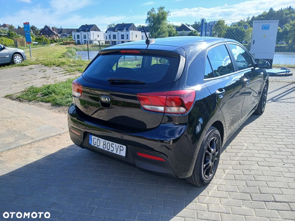 Kia Rio 1.2 L - 4