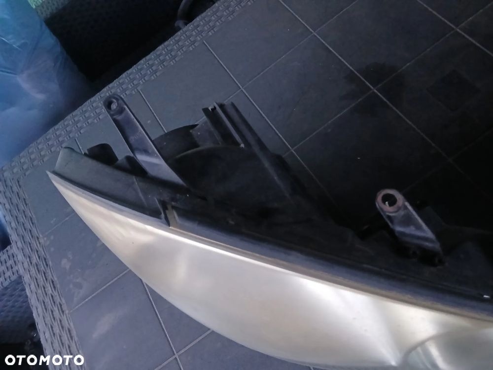 lampy przednie toyota avensis verso - 6