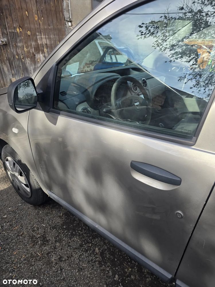Drzwi  lewy  przód Dacia  dokker w kolorze  TEHNK - 1