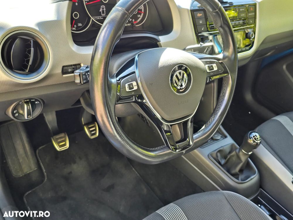 Volkswagen up! 1.0 MPI High - 8