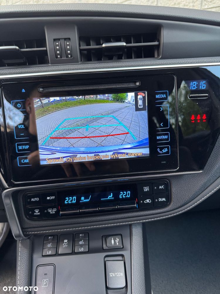 Toyota Auris Hybrid 135 Prestige - 16