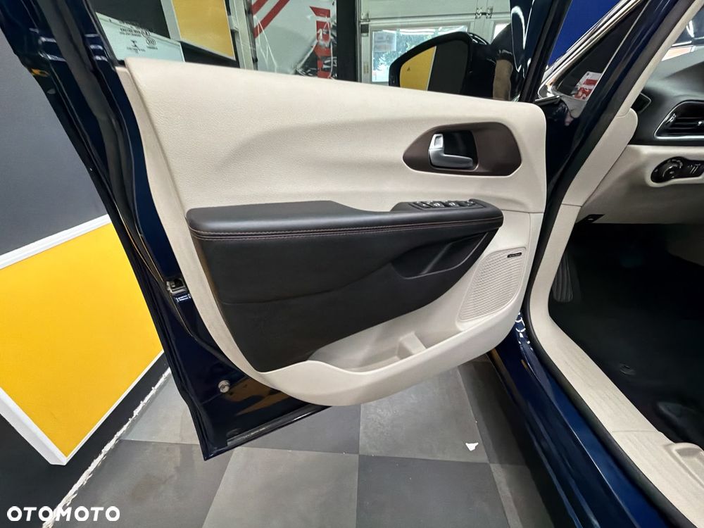 Chrysler Pacifica - 18