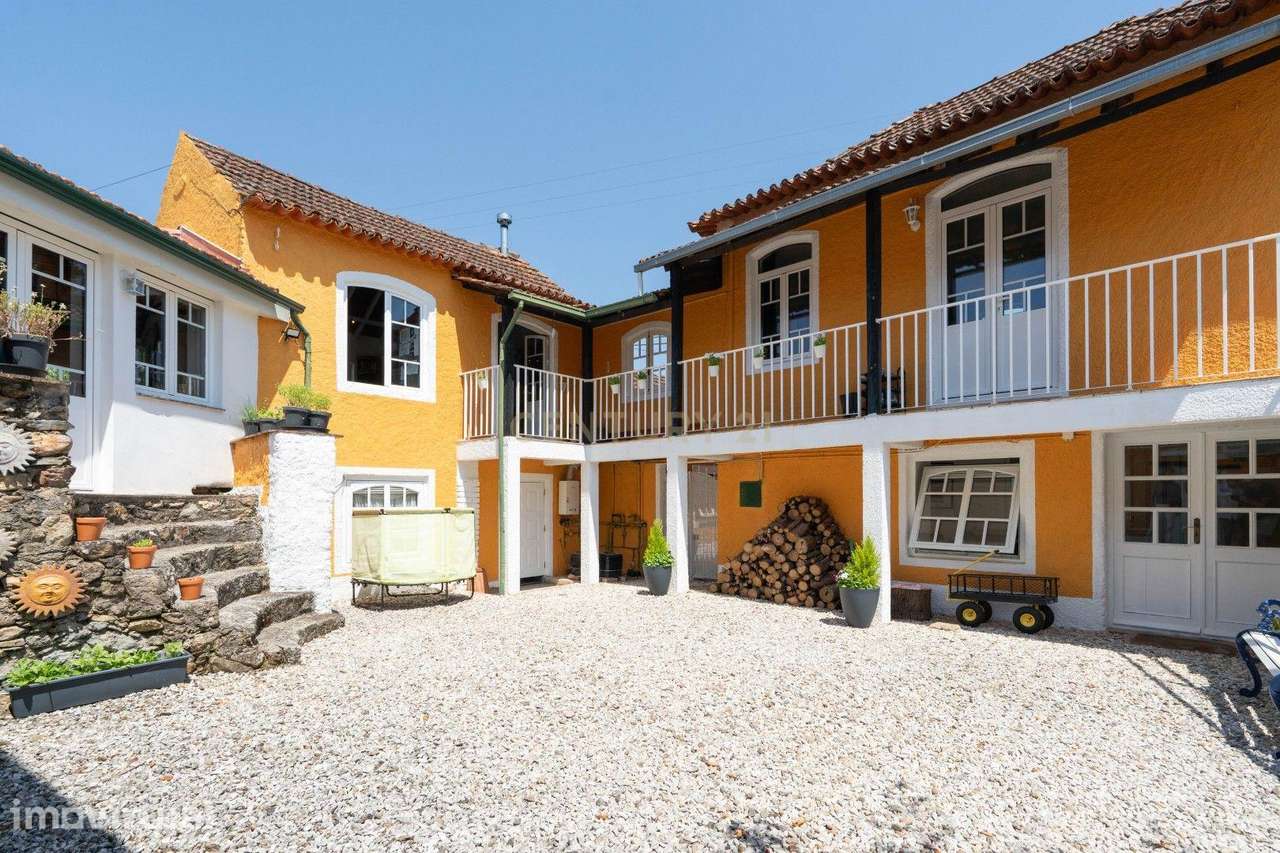 Moradia T7 tradicional em bom estado com varanda coberta, pátio, pisci - Grande imagem: 2/60