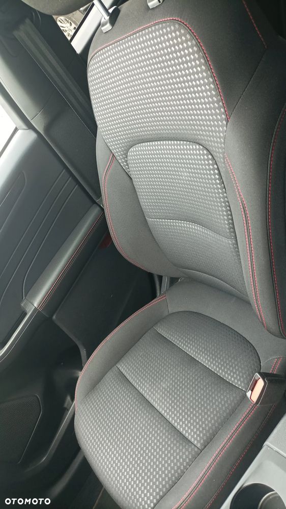 Ford Kuga 2.5 FHEV FWD ST-Line - 32