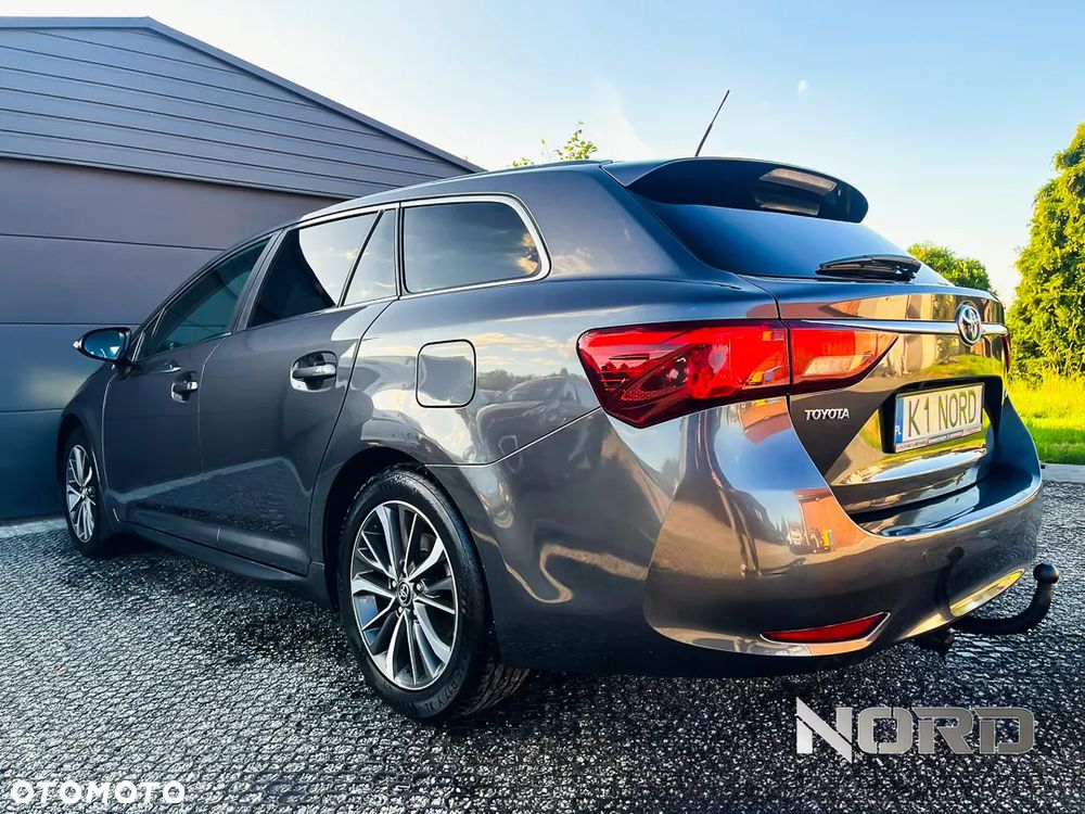 Toyota Avensis 1.8 Premium MS - 7