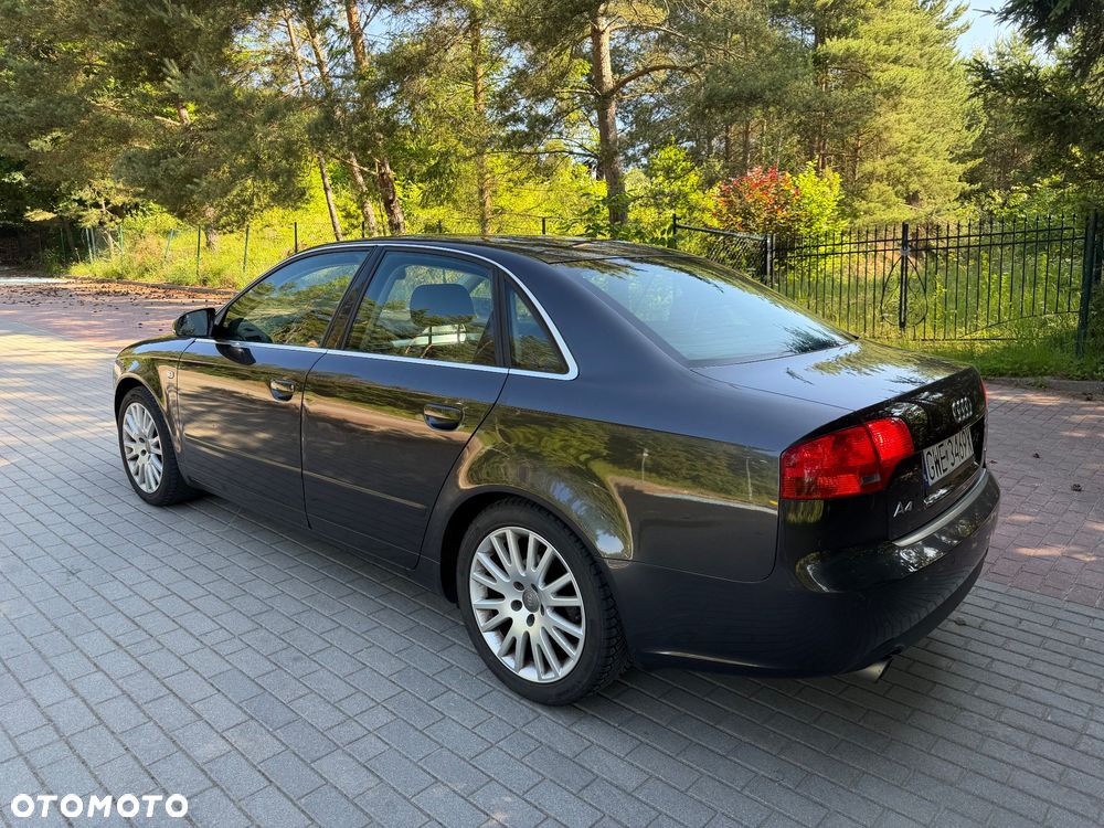 Audi A4 Limousine - 16
