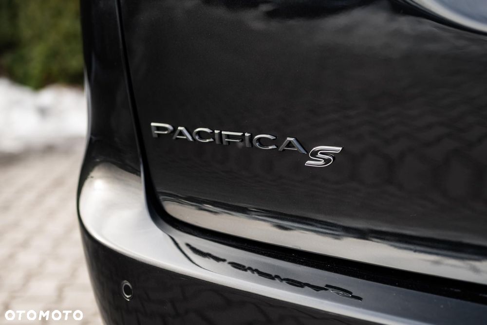 Chrysler Pacifica - 40