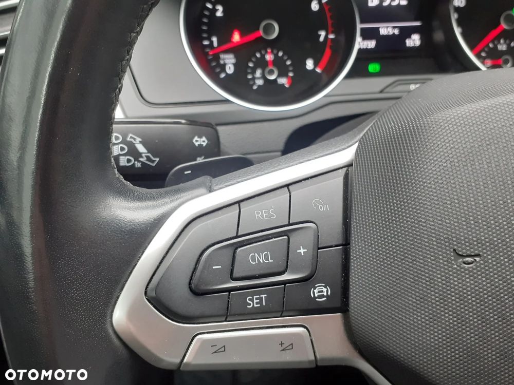 Volkswagen Passat - 12