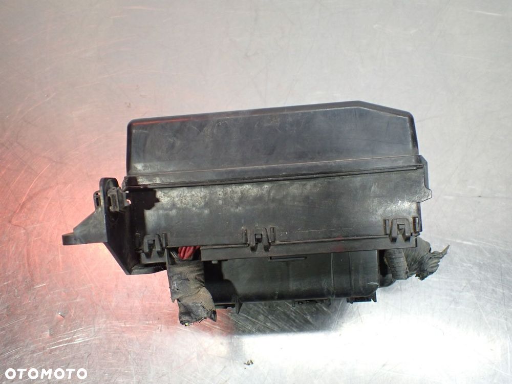 SKRZYNKA PRZEKAŹNIKÓW MITSUBISHI OUTLANDER I - 2