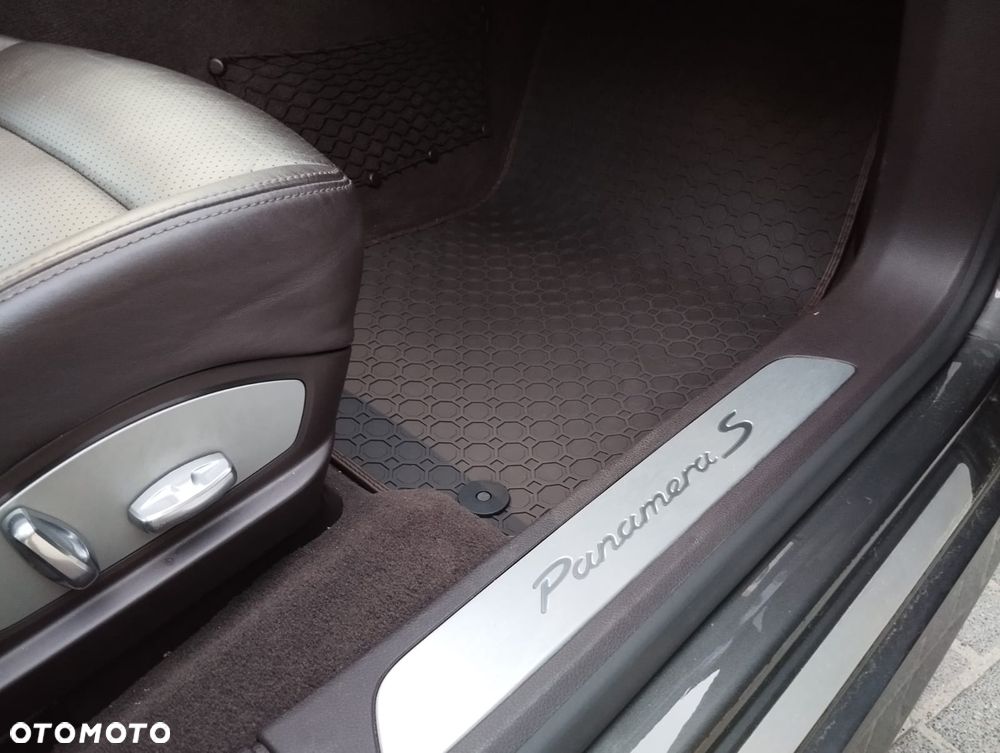 Porsche Panamera - 28