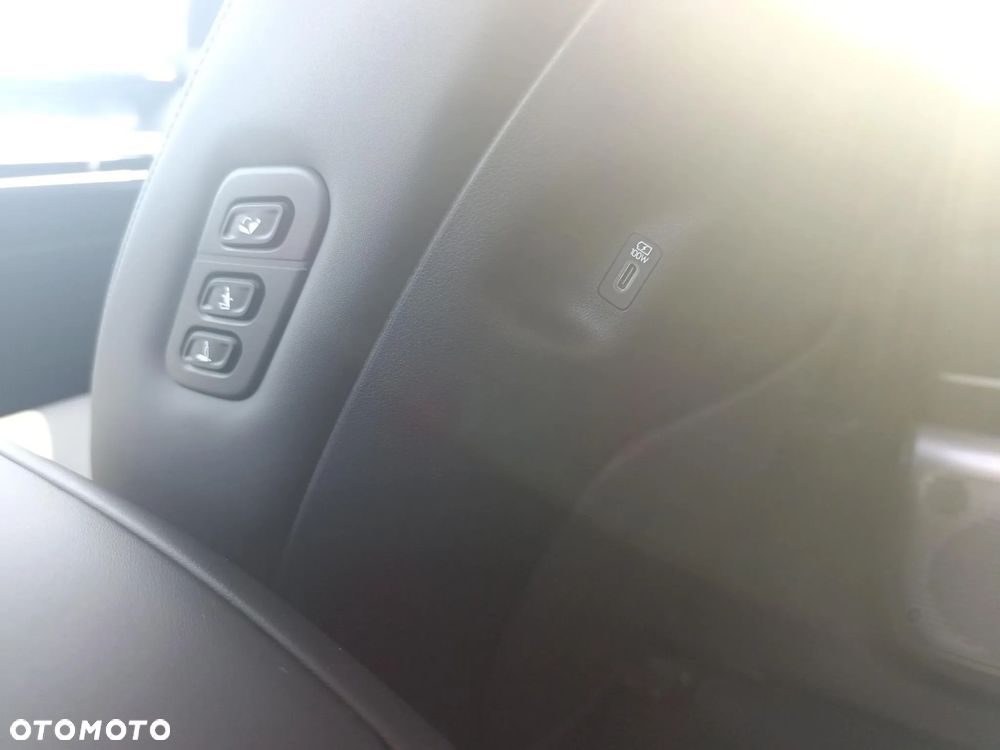 Hyundai IONIQ 9 110kWh Calligraphy AWD - 15