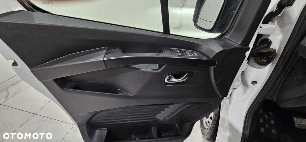 Renault Trafic - 12