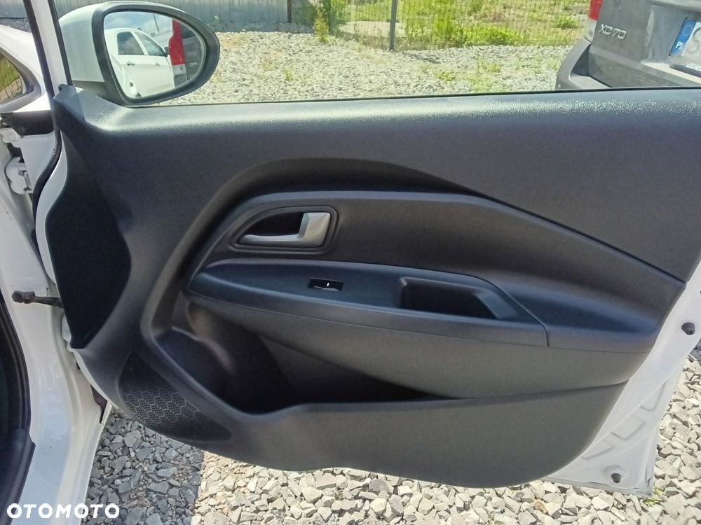 Kia Rio 1.2 Dream Team Edition - 26