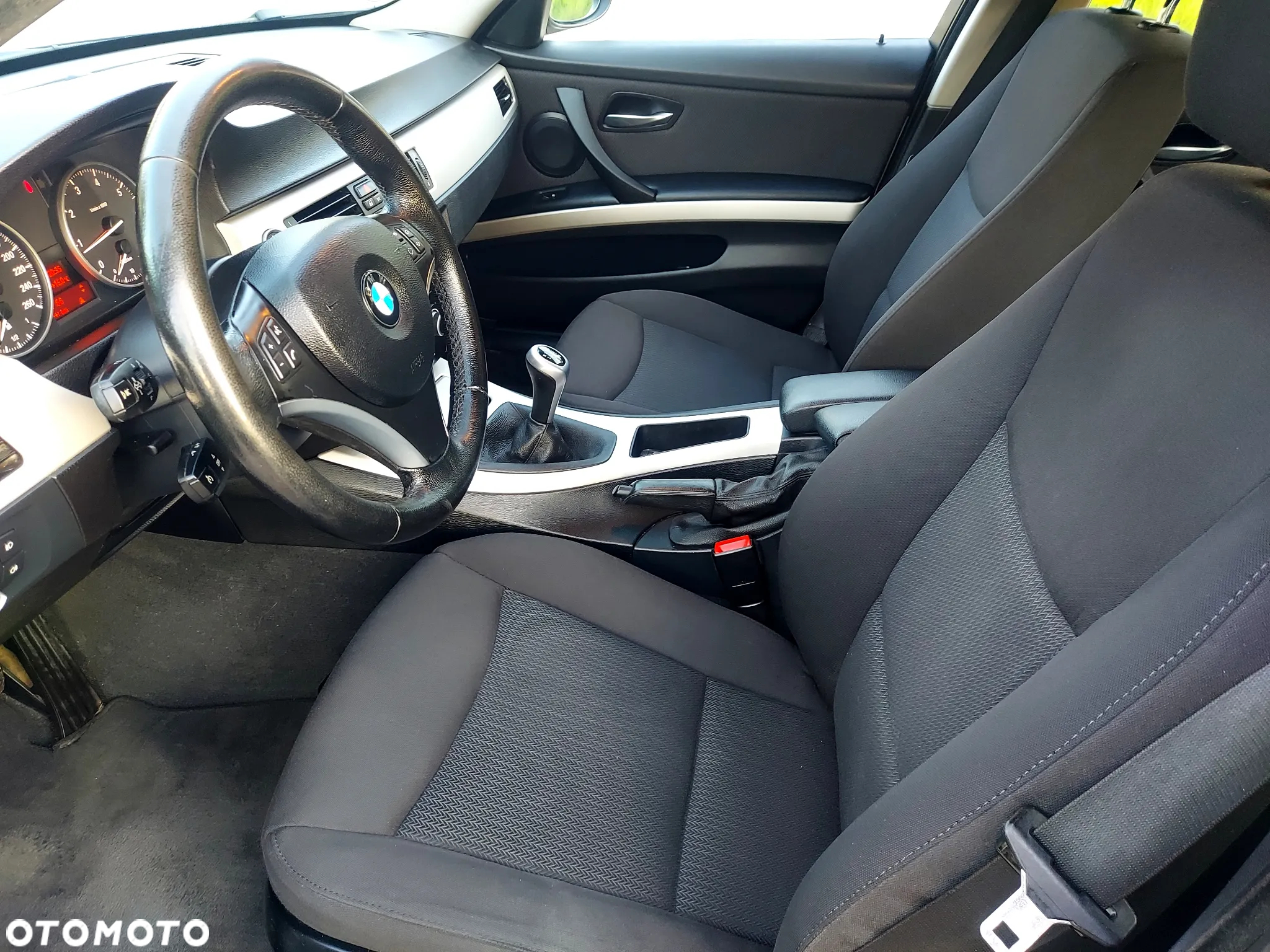 BMW Seria 3 318i - 33
