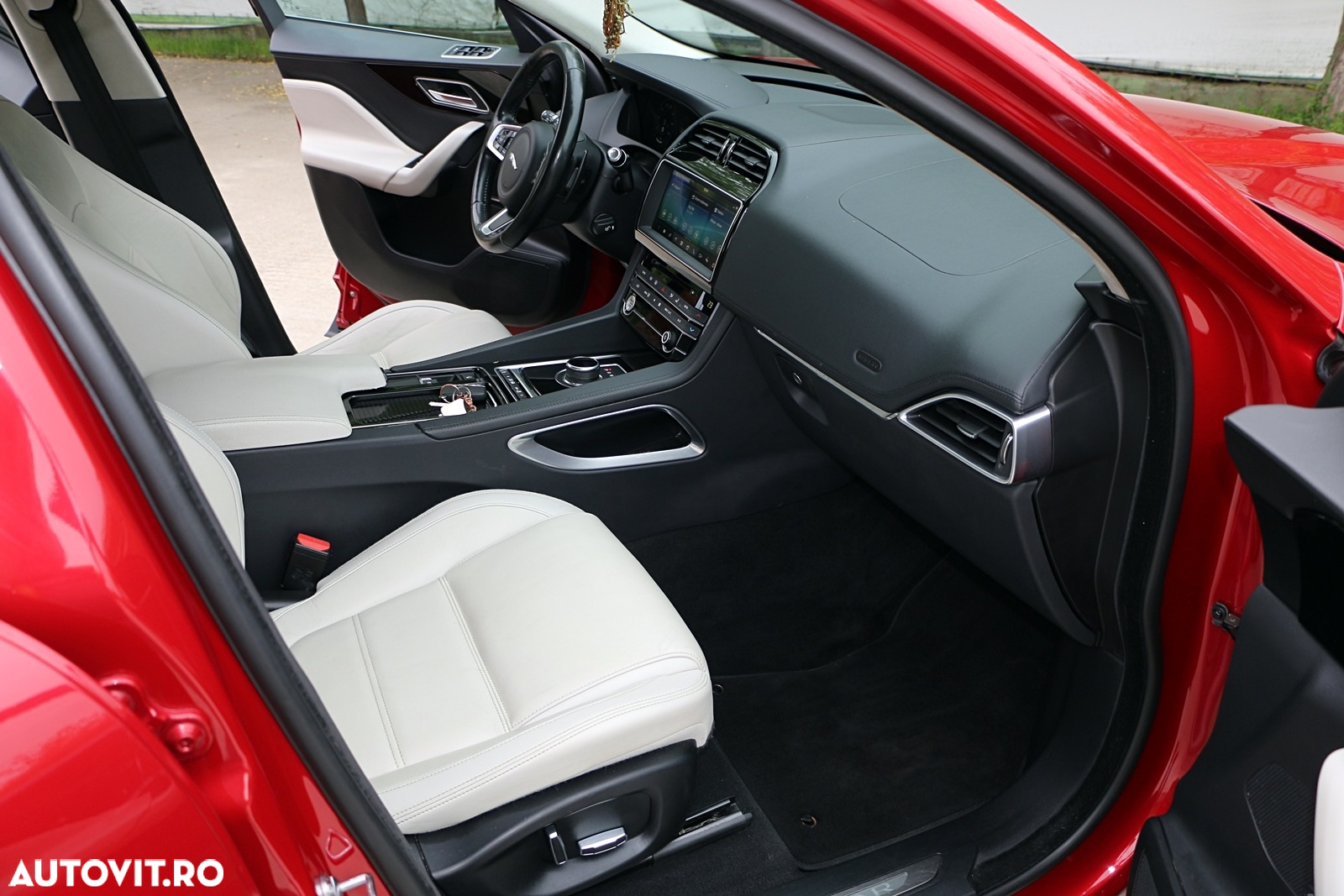 Jaguar F-Pace 20d AWD Pure - 13