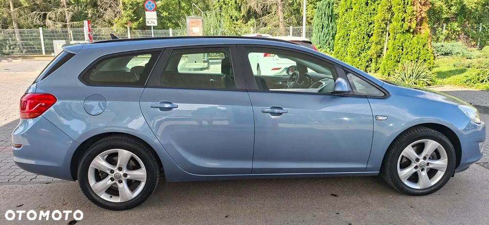 Opel Astra 1.6 Turbo Cosmo - 26