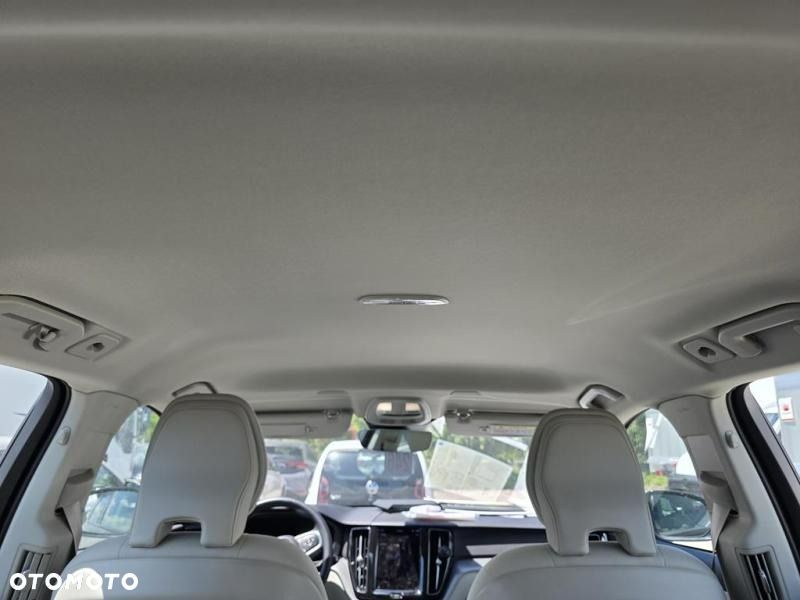 Volvo XC 60 B4 D AWD Essential - 10
