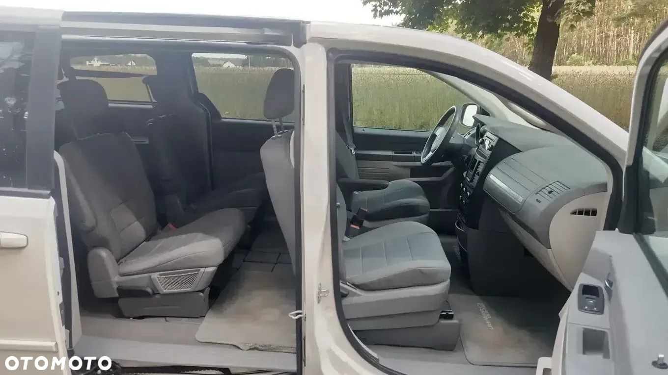 Dodge Grand Caravan 3.3 SE - 11