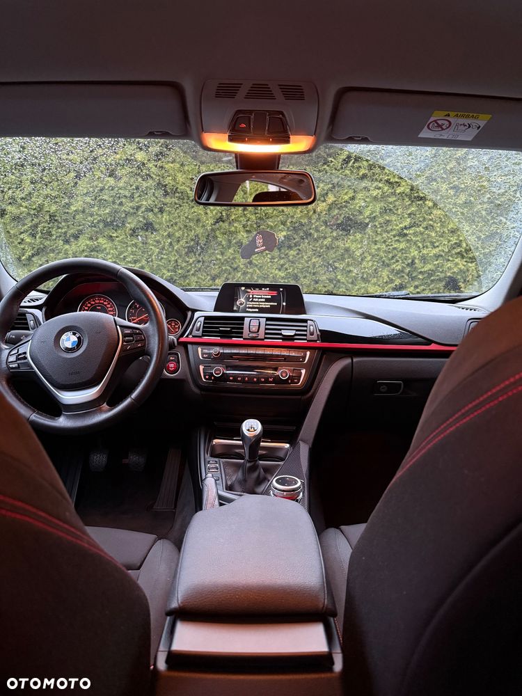 BMW Seria 3 320i xDrive Sport Line - 16