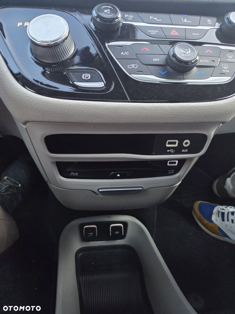 Chrysler Pacifica - 17