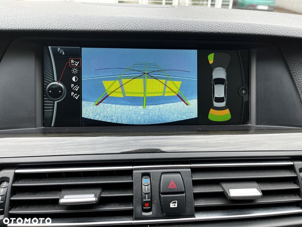 BMW Seria 5 525d xDrive - 10