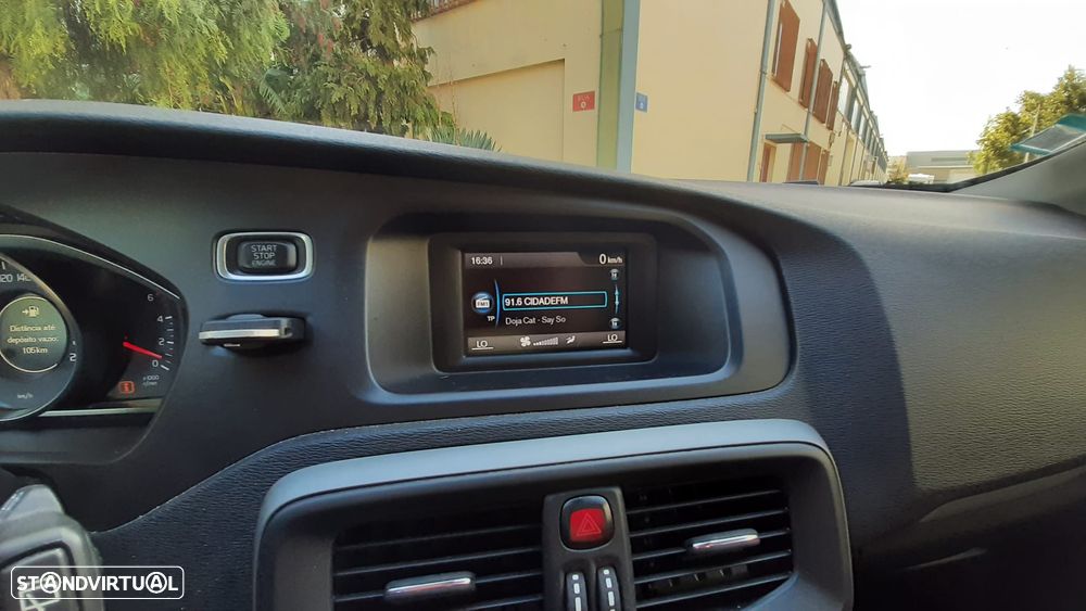 Volvo V40 2.0 D3 Momentum - 37