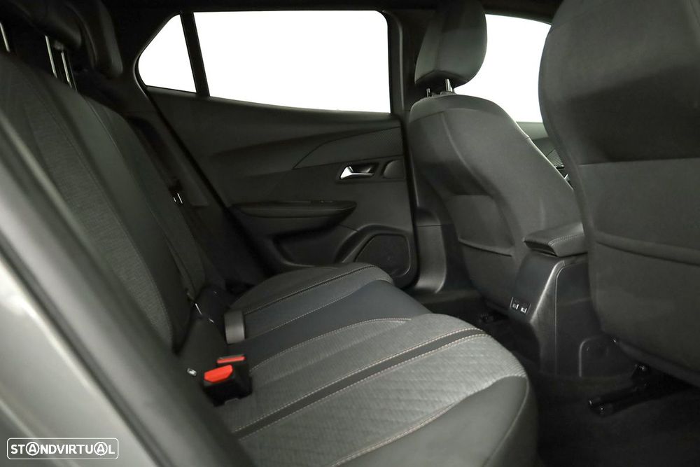 Peugeot 2008 1.2 PureTech Allure - 22