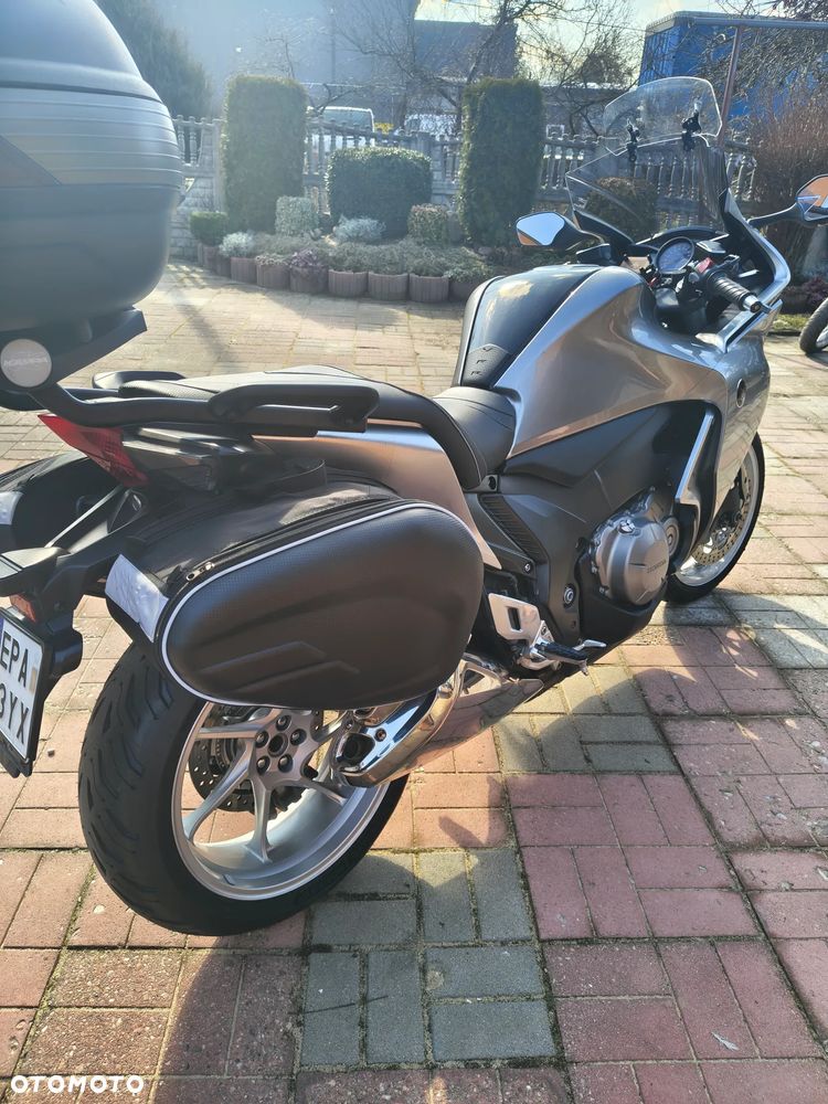 Honda VFR - 15
