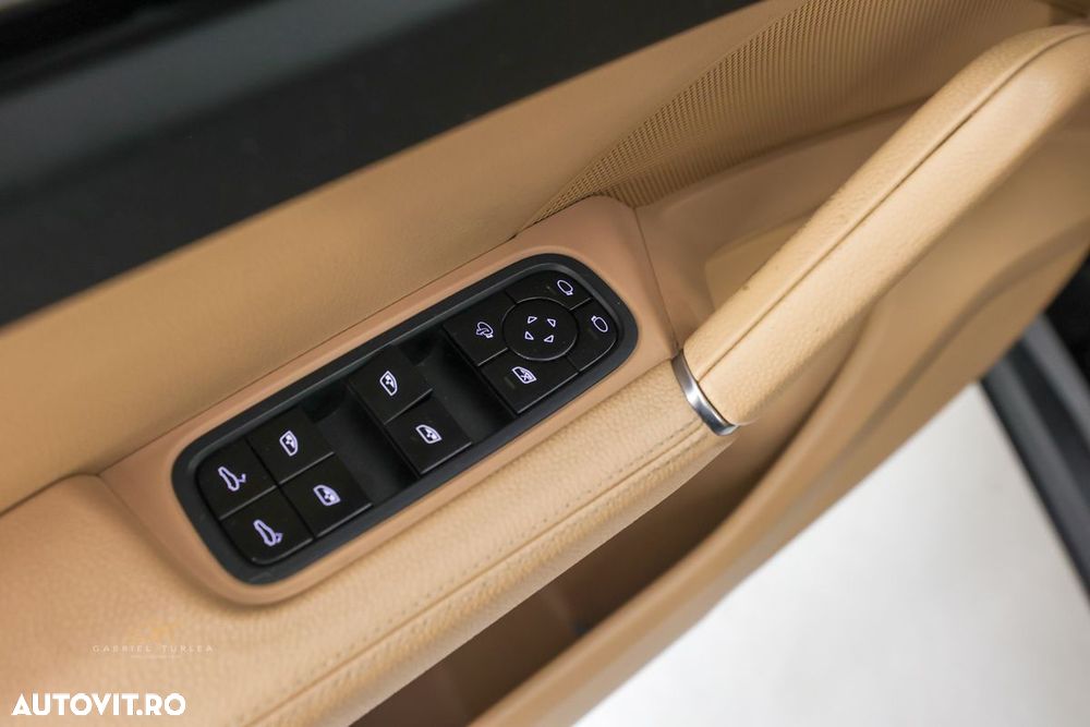 Porsche Cayenne - 16