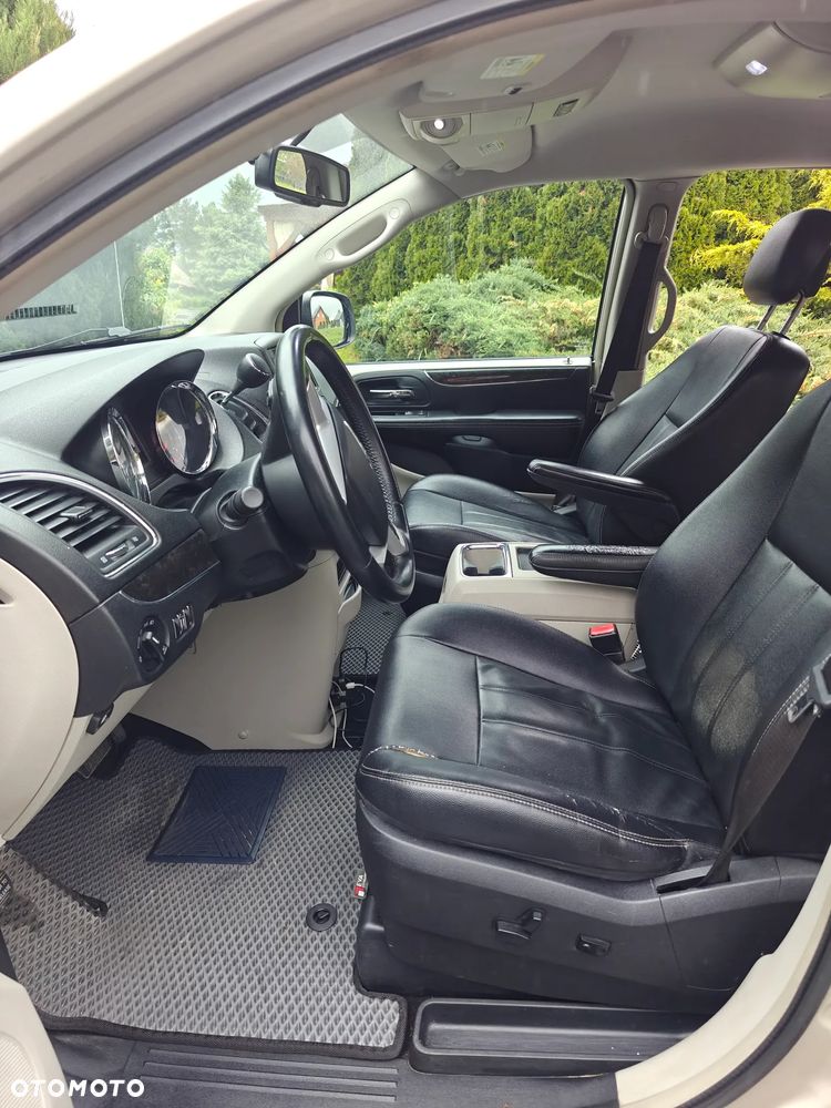 Chrysler Town & Country 3.6 Limited - 6