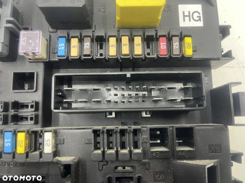 Skrzynka bezpieczników Opel Zafira B 05-14r. 13206759 moduł BSI - 9