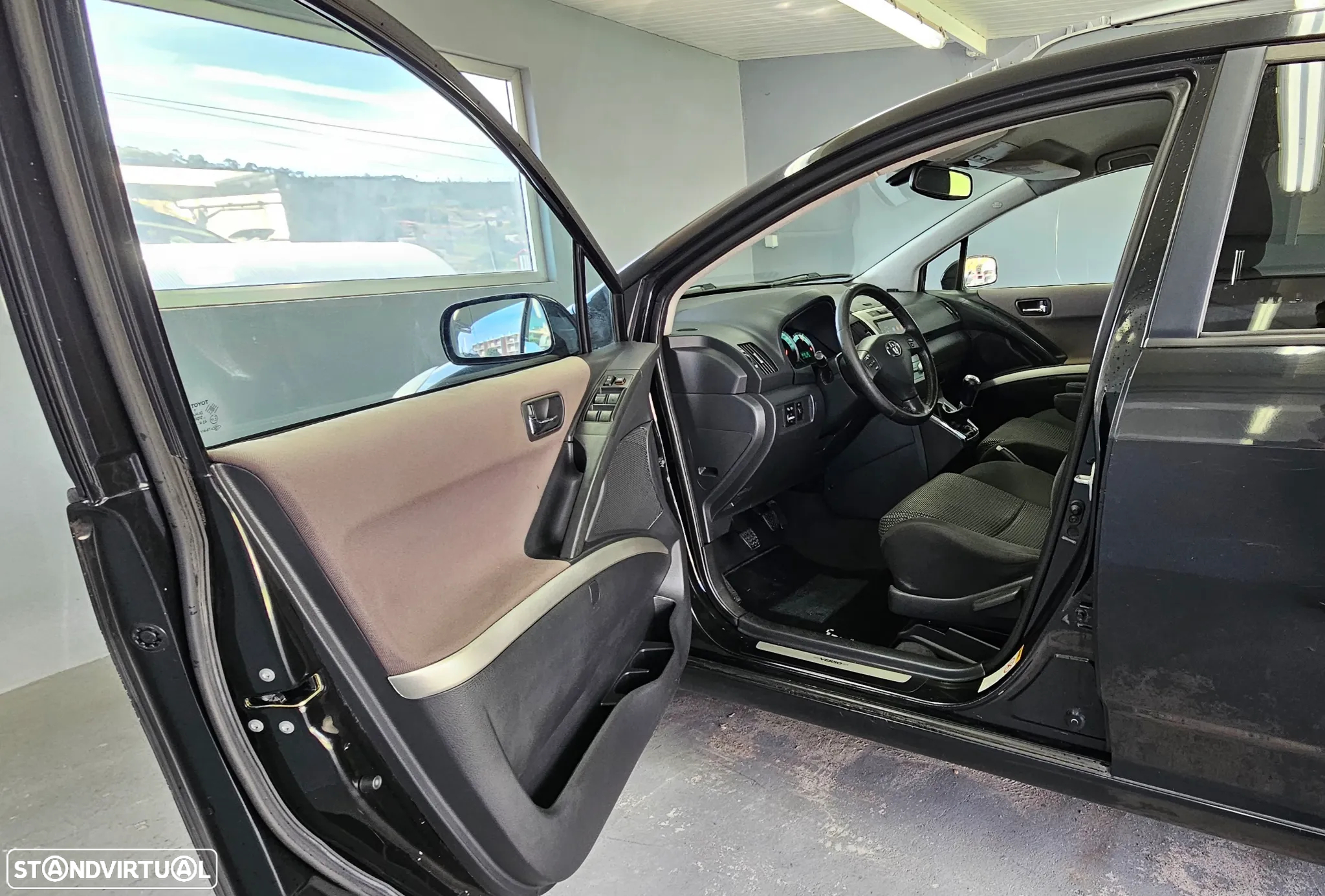 Toyota Corolla Verso 2.2 D-4D Sol - 14