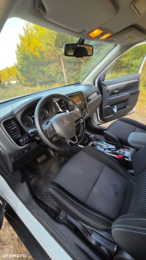 Mitsubishi Outlander - 9