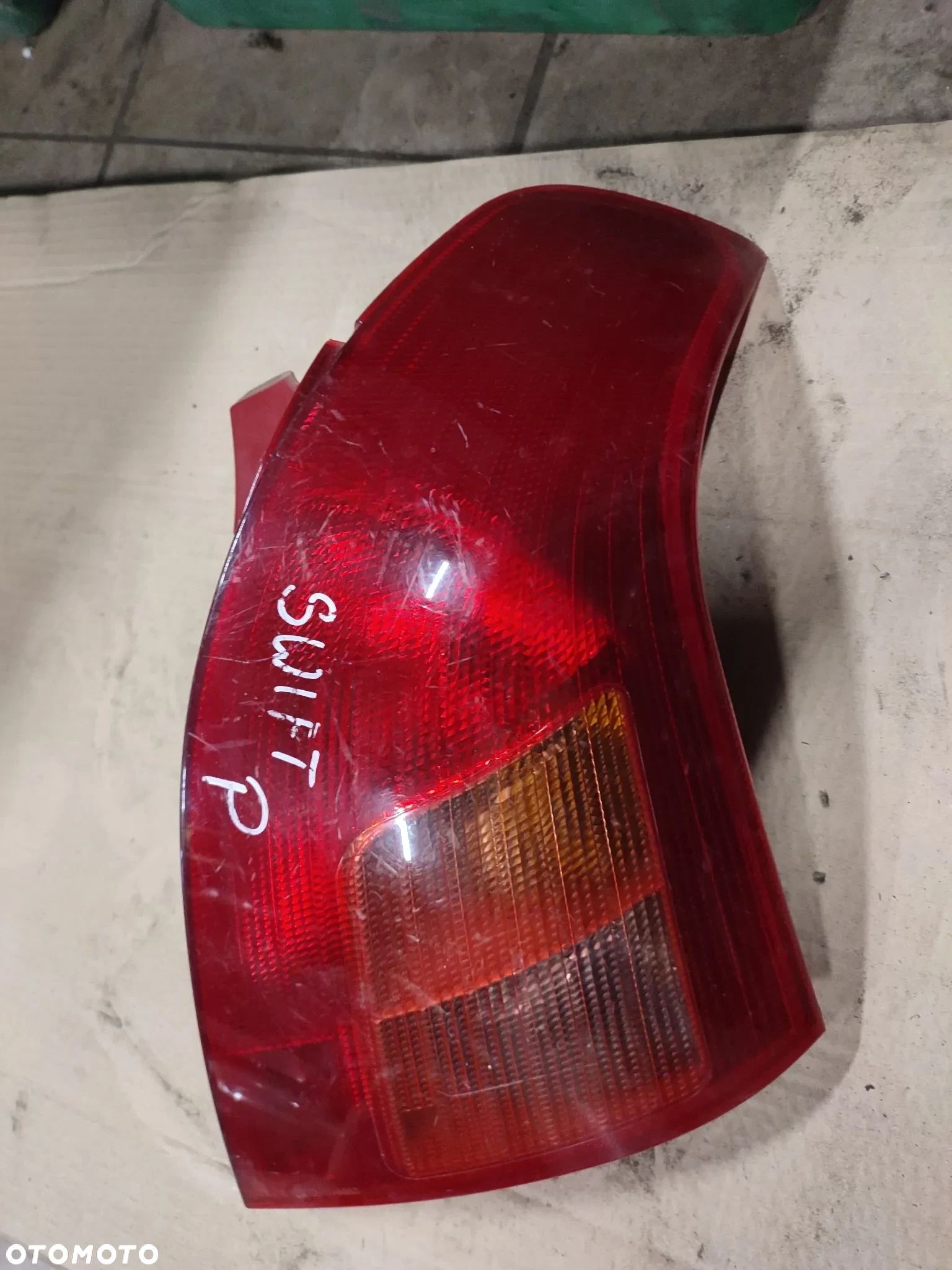 Suzuki Swift MK6 lampa prawa tylna - 1