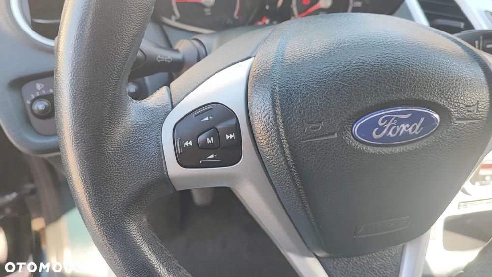 Ford Fiesta 1.25 Champions Edition - 28