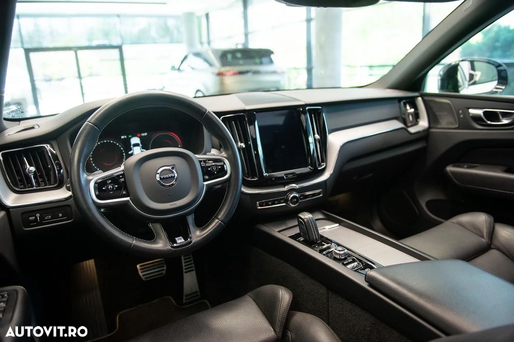 Volvo XC 60 Recharge T8 Twin Engine eAWD R-Design - 16