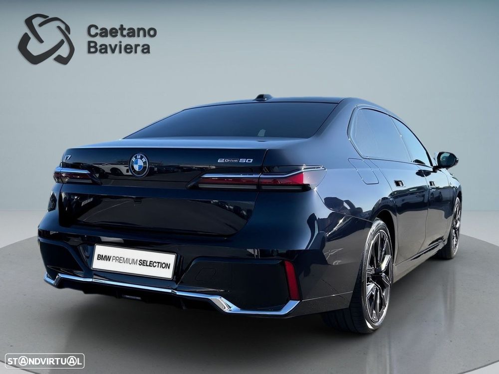 BMW i7 eDrive50 Pack Desportivo M - 3