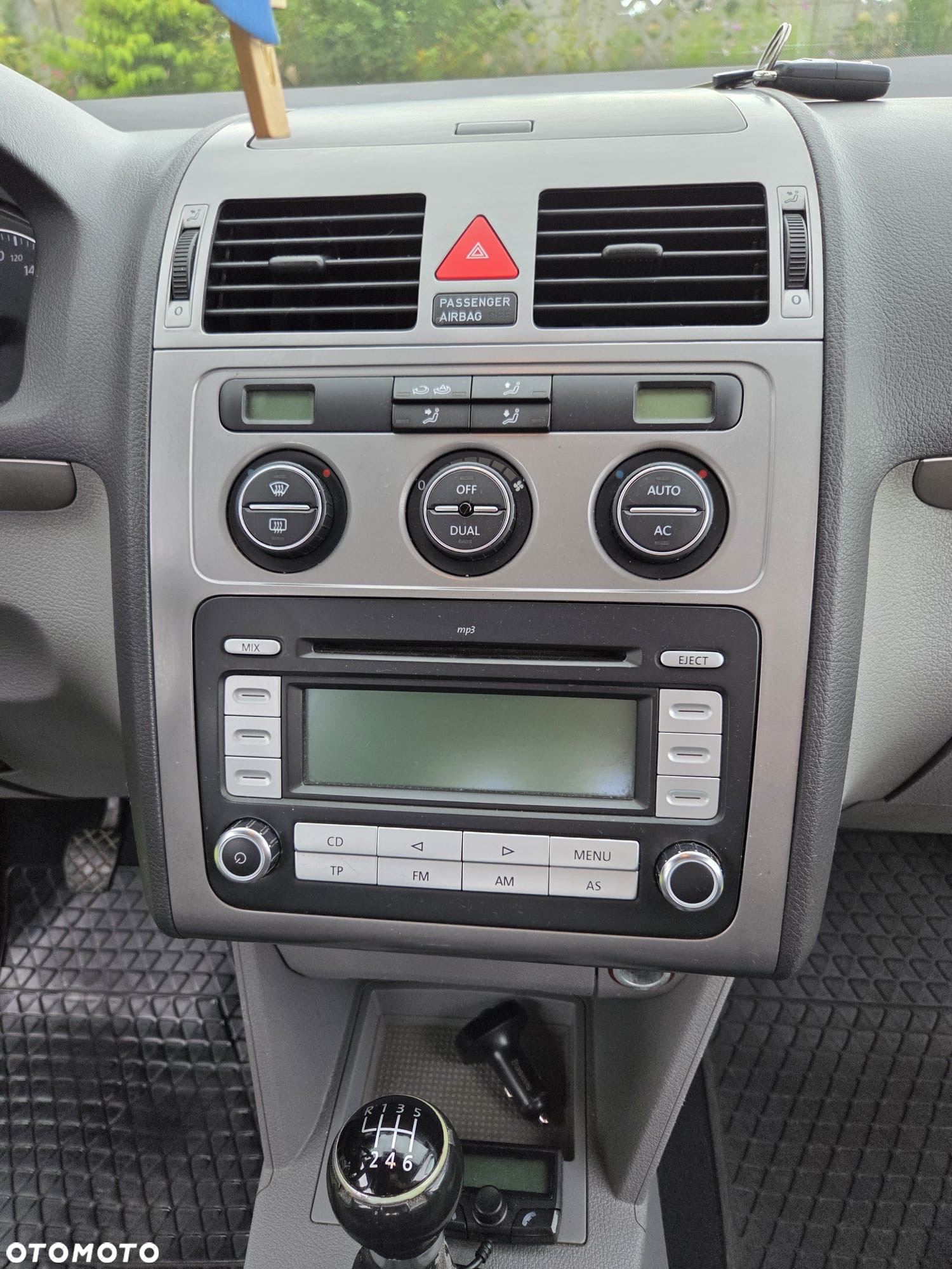 Volkswagen Touran - 14