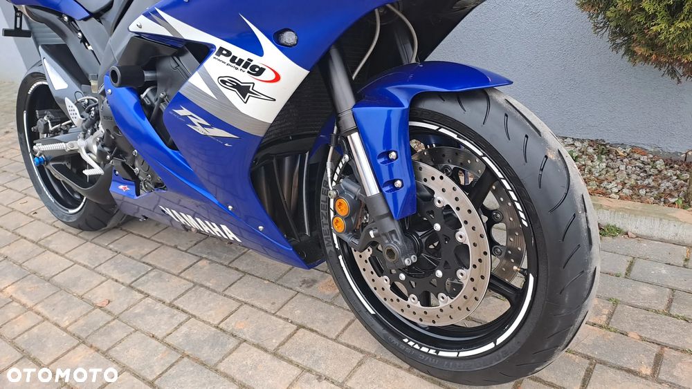 Yamaha R1 - 9