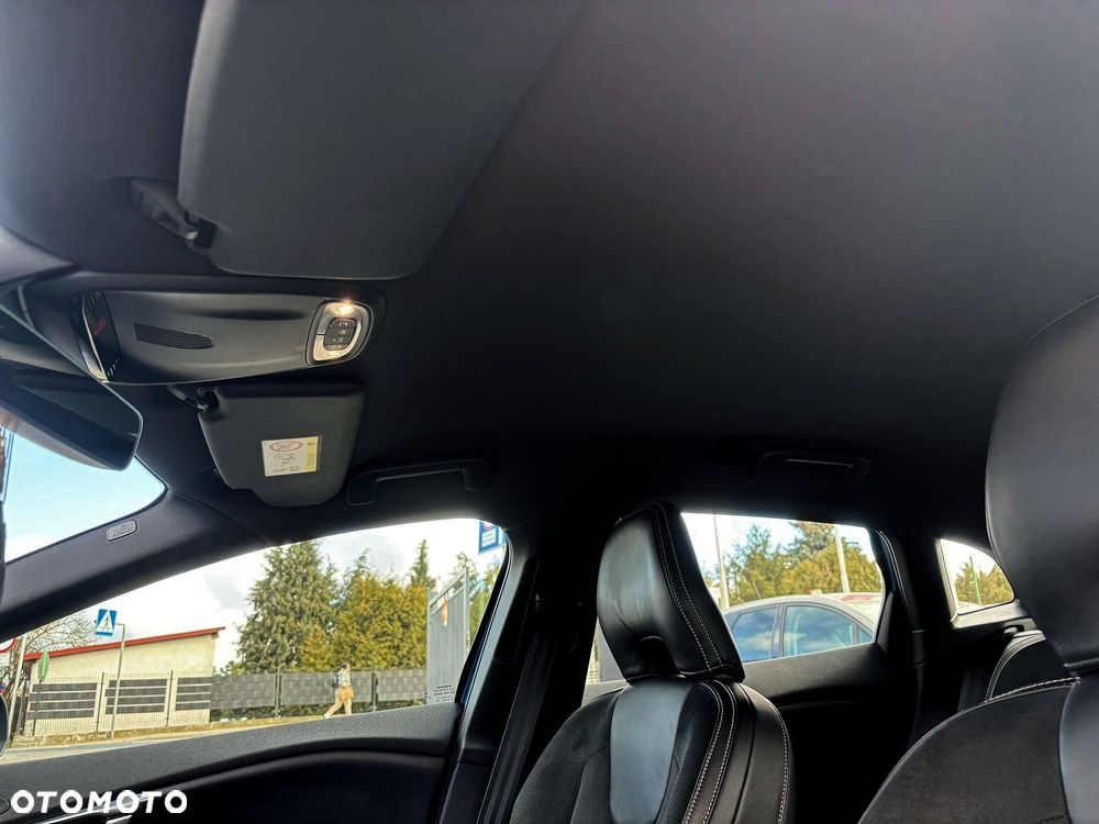 Volvo V40 D2 Drive-E SCR R-Design Momentum - 11