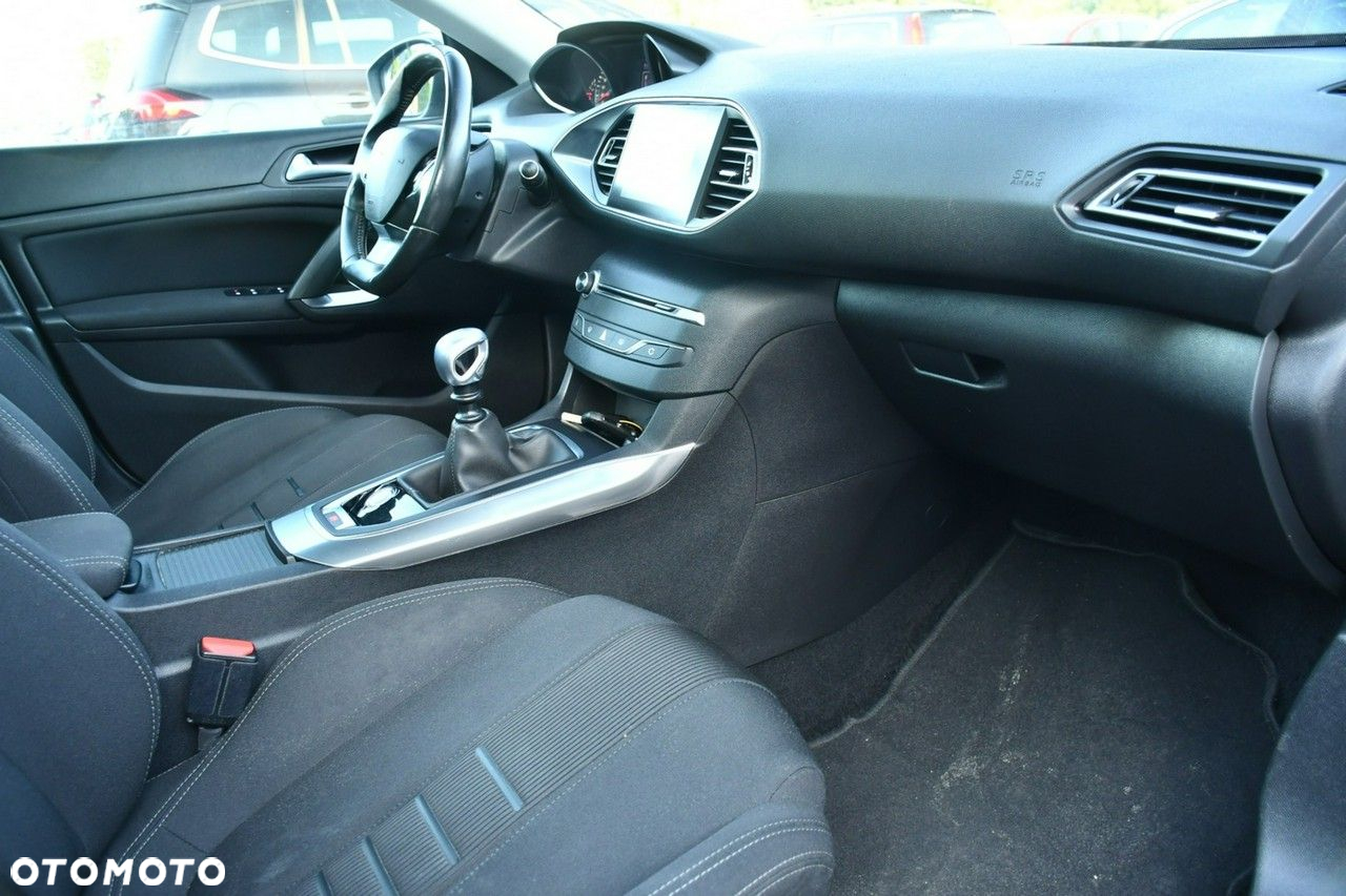 Peugeot 308 - 33