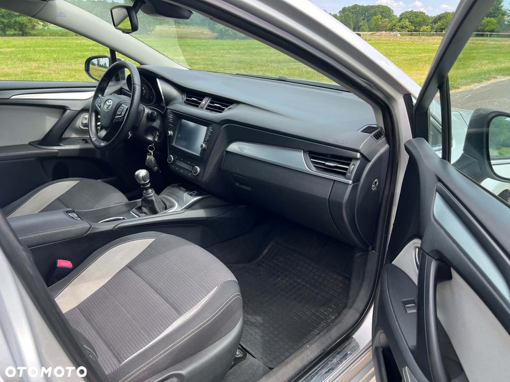 Toyota Avensis 2.0 D-4D Premium - 20