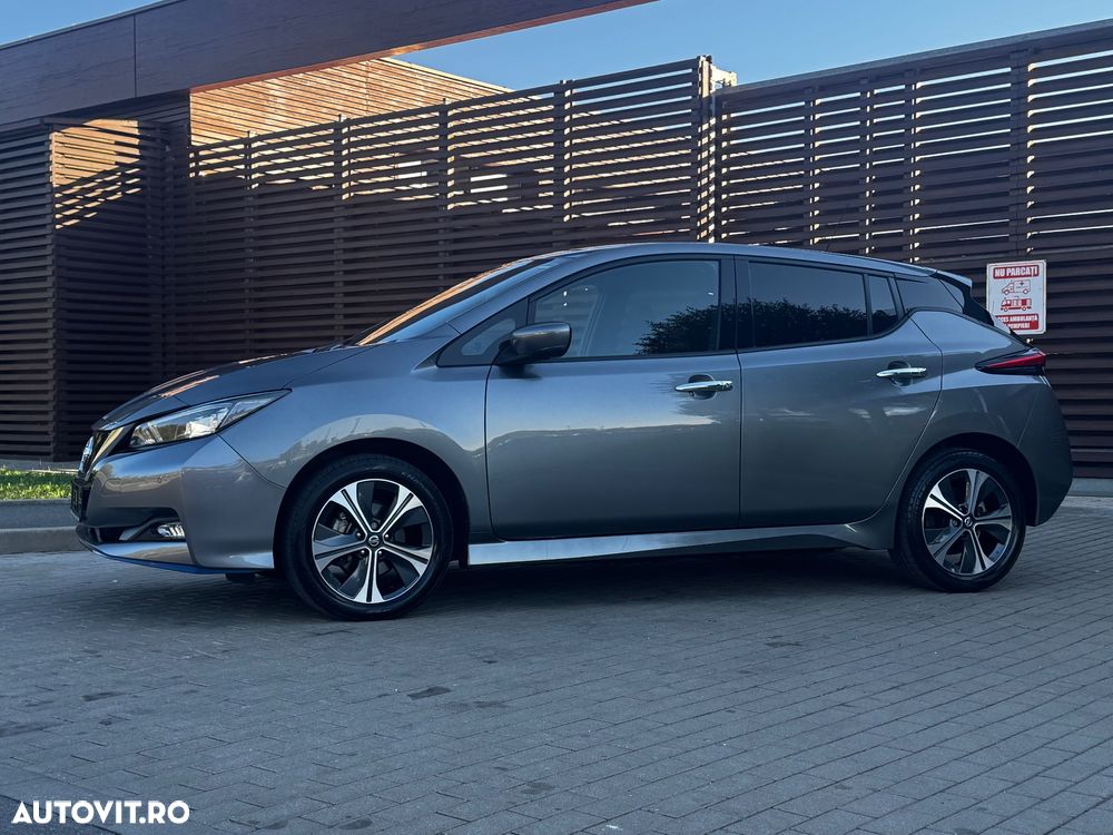 Nissan LEAF 62 kWh e+ N-Connecta - 11