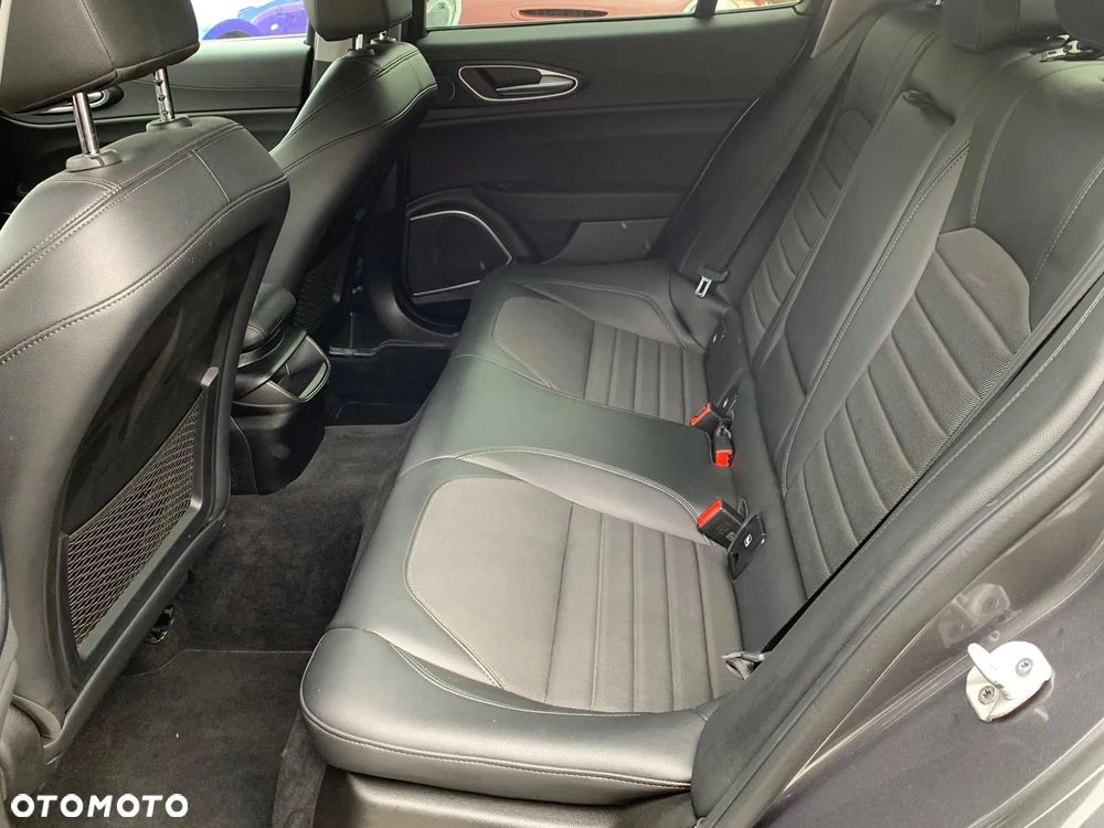 Alfa Romeo Giulia 2.2 D Turbo - 10