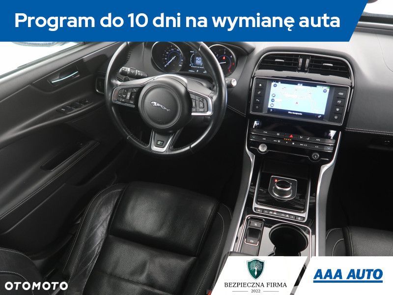 Jaguar XE - 9