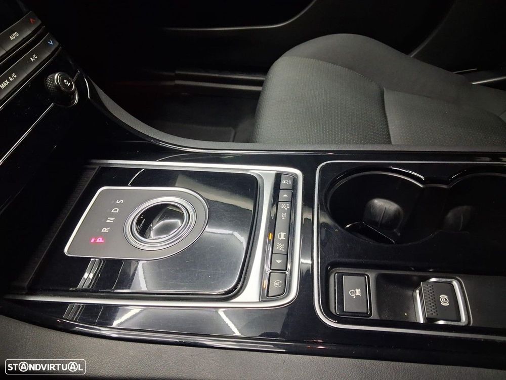 Jaguar XE 2.0 D Prestige Aut. - 9