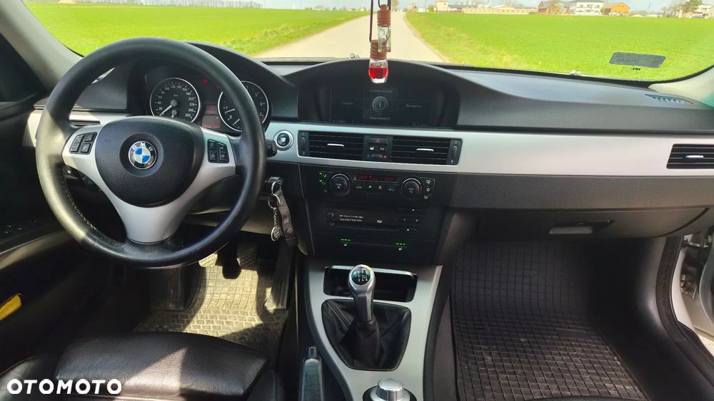 BMW Seria 3 325i - 11