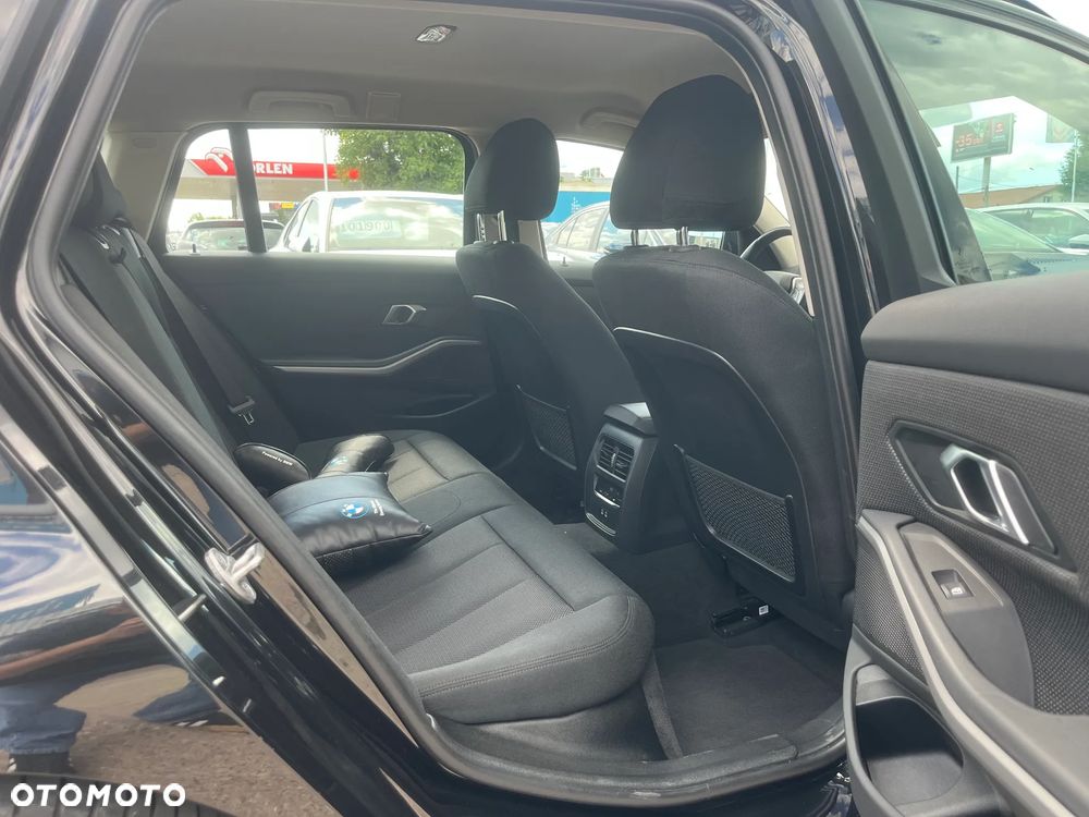 BMW Seria 3 318d Edition M Sport Shadow - 9