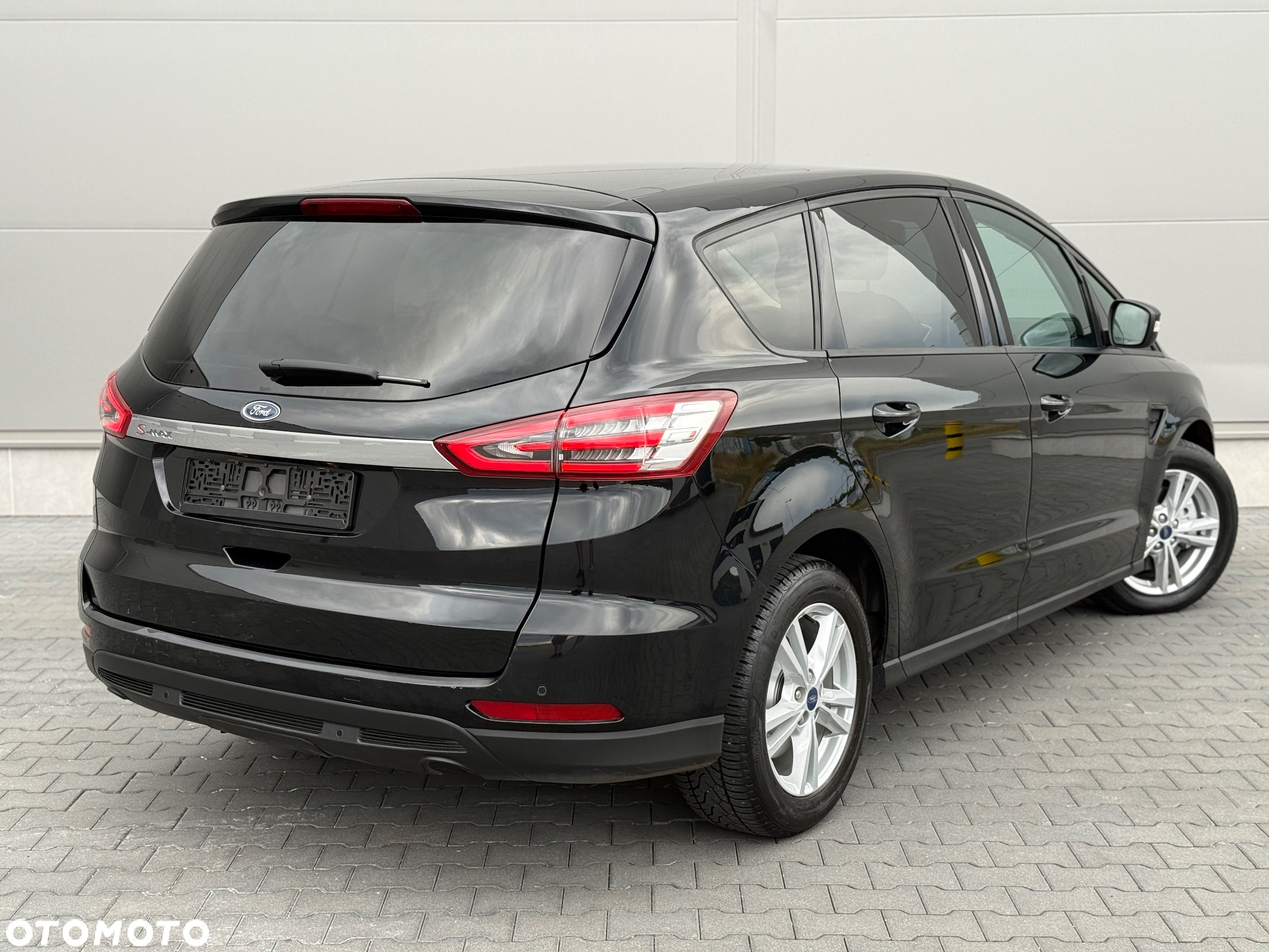 Ford S-Max - 12