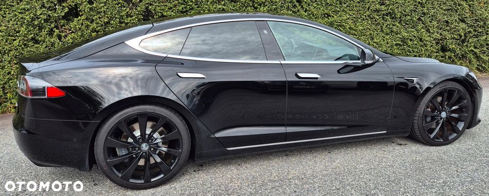 Tesla Model S - 4